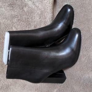 Charles David Black Leather BlockHeeled Booties 8M